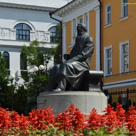 Памятник Михаилу Грушевскому в Киеве.